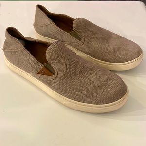 OluKai Slip on Leather Sneaker sz 9